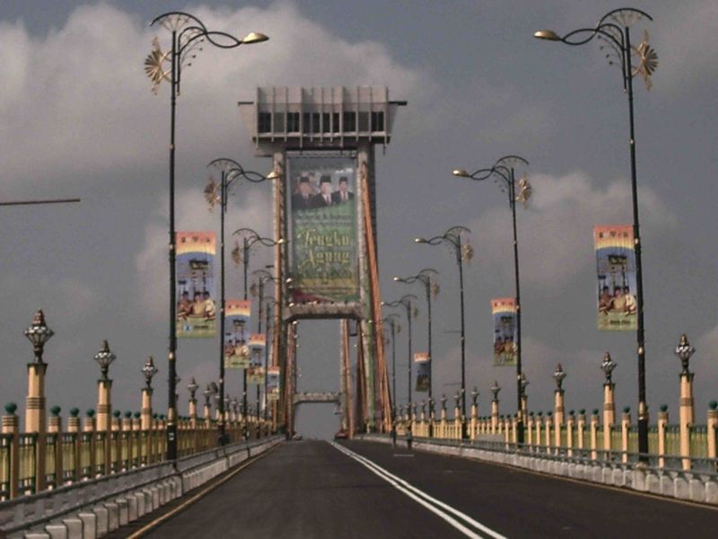 gal/Indonesien Siak Bridge/Jembatan_tengku_agung_sultanah_latifah.jpg